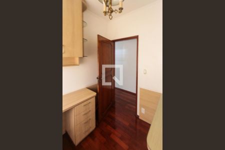 Casa à venda com 288m², 3 quartos e 3 vagas Casa à venda com 288m², 3 quartos e 3 vagasEscritório