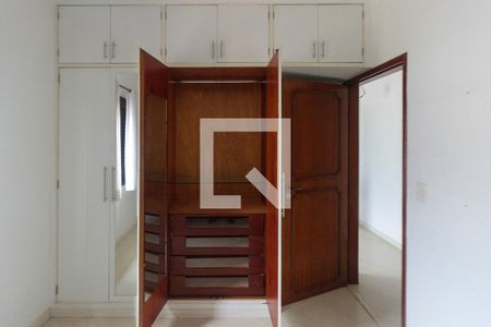 Casa à venda com 288m², 3 quartos e 3 vagas Casa à venda com 288m², 3 quartos e 3 vagasQuarto 02