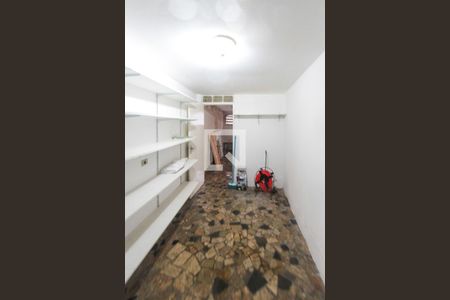 Casa à venda com 288m², 3 quartos e 3 vagas Casa à venda com 288m², 3 quartos e 3 vagasDeposito 02