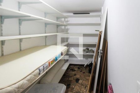 Casa à venda com 288m², 3 quartos e 3 vagas Casa à venda com 288m², 3 quartos e 3 vagasDeposito