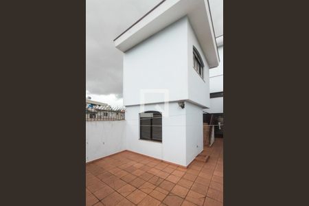 Casa à venda com 288m², 3 quartos e 3 vagas Casa à venda com 288m², 3 quartos e 3 vagasÁrea externa