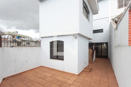Casa à venda com 288m², 3 quartos e 3 vagas Casa à venda com 288m², 3 quartos e 3 vagasÁrea externa