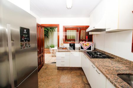 Casa à venda com 381m², 3 quartos e 6 vagas Casa à venda com 381m², 3 quartos e 6 vagasCozinha