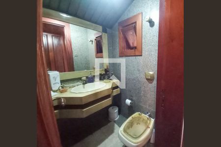 Casa à venda com 381m², 3 quartos e 6 vagas Casa à venda com 381m², 3 quartos e 6 vagasBanheiro