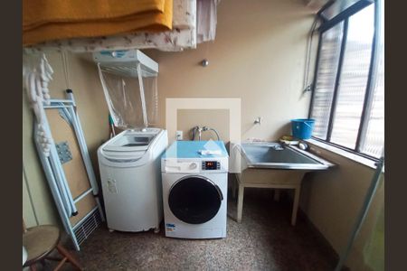 Casa à venda com 381m², 3 quartos e 6 vagas Casa à venda com 381m², 3 quartos e 6 vagasLavanderia