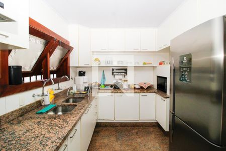 Casa à venda com 381m², 3 quartos e 6 vagas Casa à venda com 381m², 3 quartos e 6 vagasCozinha