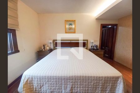 Casa à venda com 381m², 3 quartos e 6 vagas Casa à venda com 381m², 3 quartos e 6 vagasquarto