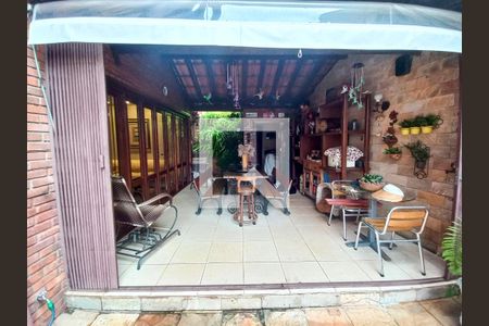 Casa à venda com 381m², 3 quartos e 6 vagas Casa à venda com 381m², 3 quartos e 6 vagasarea externa