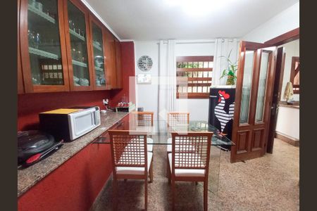 Casa à venda com 381m², 3 quartos e 6 vagas Casa à venda com 381m², 3 quartos e 6 vagasCozinha