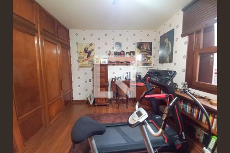 Casa à venda com 381m², 3 quartos e 6 vagas Casa à venda com 381m², 3 quartos e 6 vagasAcademia