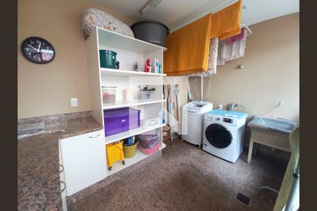 Casa à venda com 381m², 3 quartos e 6 vagas Casa à venda com 381m², 3 quartos e 6 vagasLavanderia