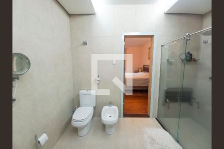 Casa à venda com 381m², 3 quartos e 6 vagas Casa à venda com 381m², 3 quartos e 6 vagasBanheiro
