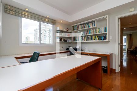 Apartamento à venda com 236m², 3 quartos e 3 vagas Apartamento à venda com 236m², 3 quartos e 3 vagasEscritório