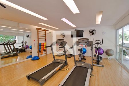 Apartamento para alugar com 169m², 3 quartos e 4 vagas Apartamento para alugar com 169m², 3 quartos e 4 vagasÁrea comum - Academia