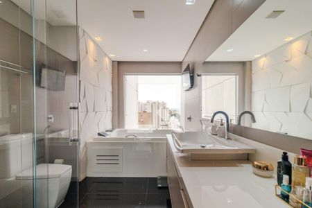 Apartamento para alugar com 169m², 3 quartos e 4 vagas Apartamento para alugar com 169m², 3 quartos e 4 vagasBanheiro da Suíte 1