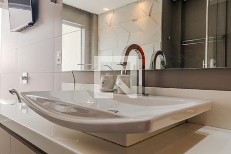 Apartamento para alugar com 169m², 3 quartos e 4 vagas Apartamento para alugar com 169m², 3 quartos e 4 vagasBanheiro da Suíte 1