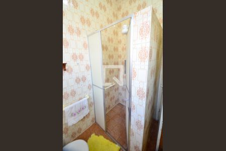 Casa à venda com 246m², 6 quartos e 4 vagas Casa à venda com 246m², 6 quartos e 4 vagasBanheiro social