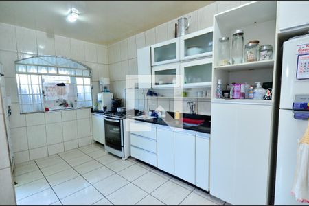 Casa à venda com 246m², 6 quartos e 4 vagas Casa à venda com 246m², 6 quartos e 4 vagasCozinha 2