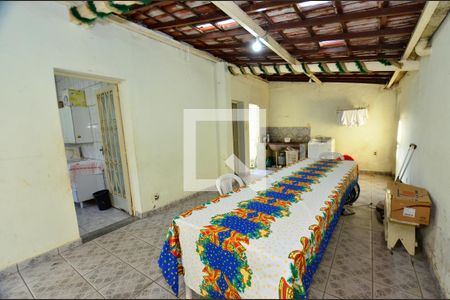 Casa à venda com 246m², 6 quartos e 4 vagas Casa à venda com 246m², 6 quartos e 4 vagasÁrea de Serviço