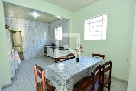 Casa à venda com 246m², 6 quartos e 4 vagas Casa à venda com 246m², 6 quartos e 4 vagasCopa