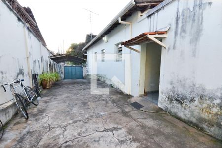 Casa à venda com 246m², 6 quartos e 4 vagas Casa à venda com 246m², 6 quartos e 4 vagasÁrea externa