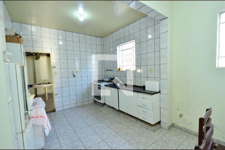 Casa à venda com 246m², 6 quartos e 4 vagas Casa à venda com 246m², 6 quartos e 4 vagasCozinha