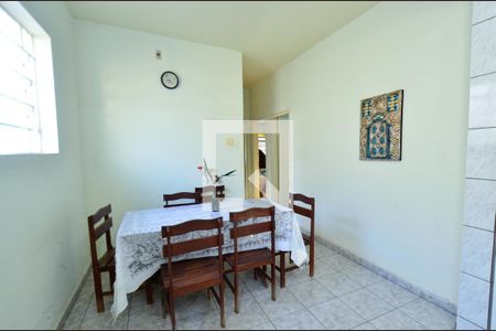 Casa à venda com 246m², 6 quartos e 4 vagas Casa à venda com 246m², 6 quartos e 4 vagasCopa