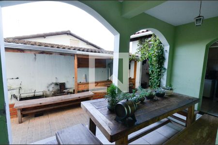 Casa à venda com 246m², 6 quartos e 4 vagas Casa à venda com 246m², 6 quartos e 4 vagasVaranda 2