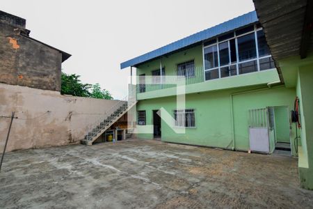 Casa à venda com 360m², 4 quartos e 4 vagas Casa à venda com 360m², 4 quartos e 4 vagasQuintal