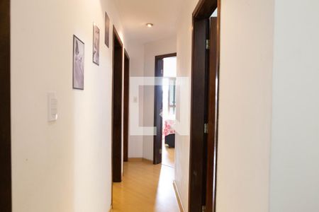 Corredor de apartamento para alugar com 3 quartos, 86m² em Vila Assis Brasil, Mauá