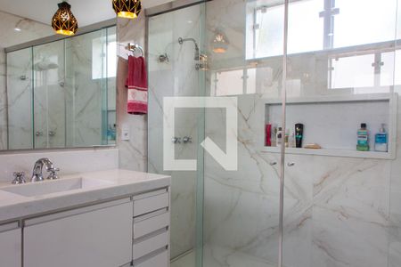 Casa de condomínio à venda com 422m², 4 quartos e 4 vagas Casa de condomínio à venda com 422m², 4 quartos e 4 vagasBANHEIRO SUITE MASTER