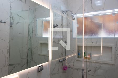 Casa de condomínio à venda com 422m², 4 quartos e 4 vagas Casa de condomínio à venda com 422m², 4 quartos e 4 vagasBANHEIRO DA SUITE 1