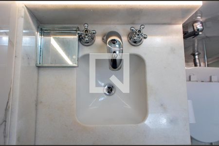 Casa de condomínio à venda com 422m², 4 quartos e 4 vagas Casa de condomínio à venda com 422m², 4 quartos e 4 vagasBANHEIRO DA SUITE 1