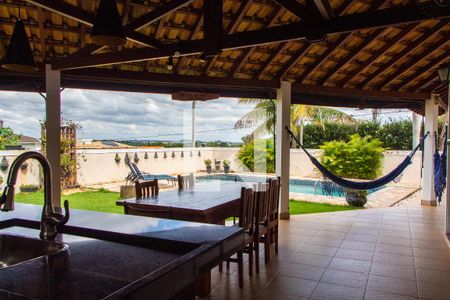 Casa de condomínio à venda com 422m², 4 quartos e 4 vagas Casa de condomínio à venda com 422m², 4 quartos e 4 vagasÁREA EXTERNA GOURMET