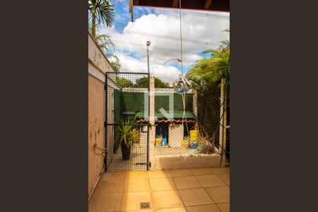 Casa de condomínio à venda com 422m², 4 quartos e 4 vagas Casa de condomínio à venda com 422m², 4 quartos e 4 vagasÁREA EXTERNA CANIL