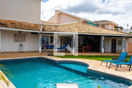 Casa de condomínio à venda com 422m², 4 quartos e 4 vagas Casa de condomínio à venda com 422m², 4 quartos e 4 vagasÁREA EXTERNA