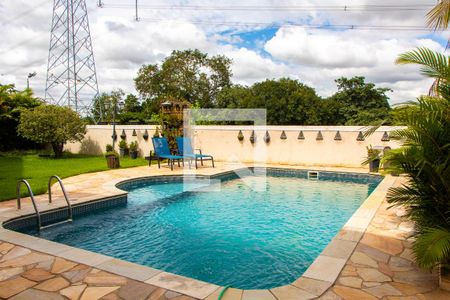 Casa de condomínio à venda com 422m², 4 quartos e 4 vagas Casa de condomínio à venda com 422m², 4 quartos e 4 vagasÁREA EXTERNA