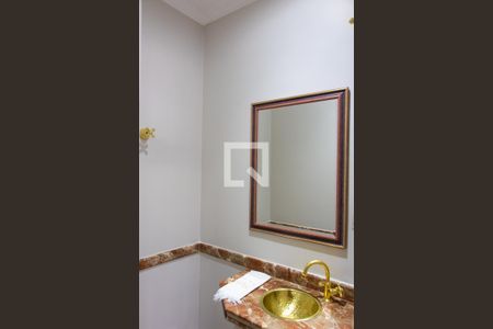 Casa de condomínio à venda com 422m², 4 quartos e 4 vagas Casa de condomínio à venda com 422m², 4 quartos e 4 vagasLAVABO