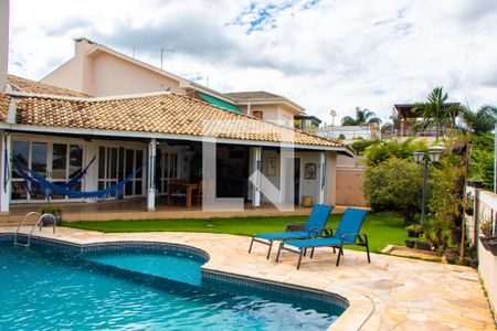 Casa de condomínio à venda com 422m², 4 quartos e 4 vagas Casa de condomínio à venda com 422m², 4 quartos e 4 vagasÁREA EXTERNA