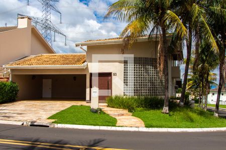 Casa de condomínio à venda com 422m², 4 quartos e 4 vagas Casa de condomínio à venda com 422m², 4 quartos e 4 vagasFACHADA