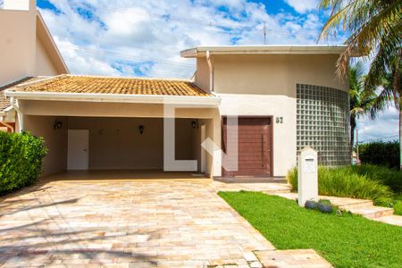 Casa de condomínio à venda com 422m², 4 quartos e 4 vagas Casa de condomínio à venda com 422m², 4 quartos e 4 vagasFACHADA