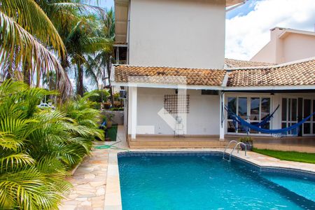 Casa de condomínio à venda com 422m², 4 quartos e 4 vagas Casa de condomínio à venda com 422m², 4 quartos e 4 vagasÁREA EXTERNA