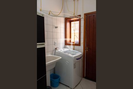 Casa de condomínio à venda com 422m², 4 quartos e 4 vagas Casa de condomínio à venda com 422m², 4 quartos e 4 vagasÁREA DE SERVIÇO