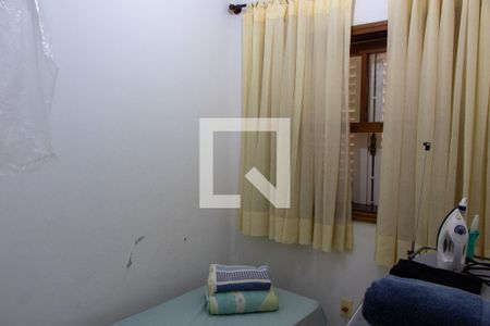 Casa de condomínio à venda com 422m², 4 quartos e 4 vagas Casa de condomínio à venda com 422m², 4 quartos e 4 vagasQUARTO DA ÁREA DE SERVIÇO