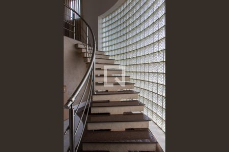 Casa de condomínio à venda com 422m², 4 quartos e 4 vagas Casa de condomínio à venda com 422m², 4 quartos e 4 vagasESCADARIA ACESSO SUITE MASTER