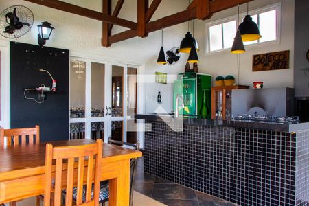 Casa de condomínio à venda com 422m², 4 quartos e 4 vagas Casa de condomínio à venda com 422m², 4 quartos e 4 vagasÁREA EXTERNA GOURMET