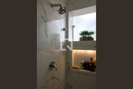 Casa de condomínio à venda com 422m², 4 quartos e 4 vagas Casa de condomínio à venda com 422m², 4 quartos e 4 vagasBANHEIRO SOCIAL