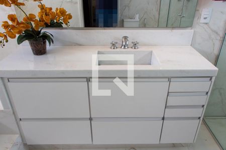 Casa de condomínio à venda com 422m², 4 quartos e 4 vagas Casa de condomínio à venda com 422m², 4 quartos e 4 vagasBANHEIRO SUITE MASTER