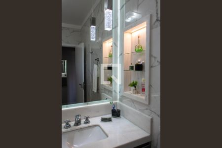 Casa de condomínio à venda com 422m², 4 quartos e 4 vagas Casa de condomínio à venda com 422m², 4 quartos e 4 vagasBANHEIRO SOCIAL