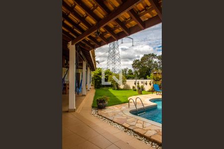 Casa de condomínio à venda com 422m², 4 quartos e 4 vagas Casa de condomínio à venda com 422m², 4 quartos e 4 vagasÁREA EXTERNA